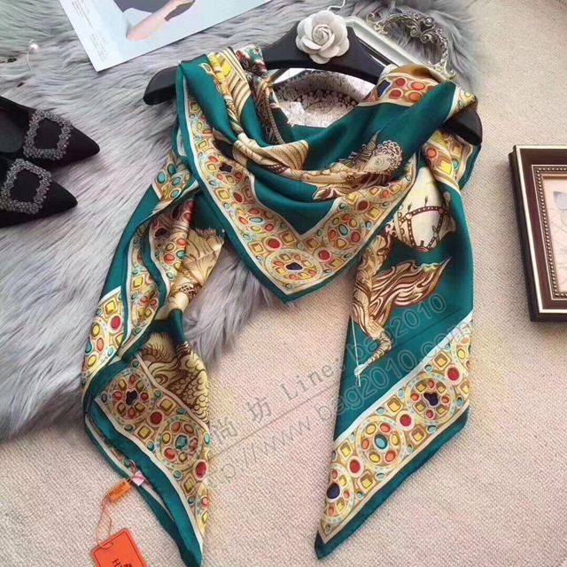 HERMES圍巾 愛馬仕女絲巾 專櫃新品真絲緞面燙金大方巾  llwj6718